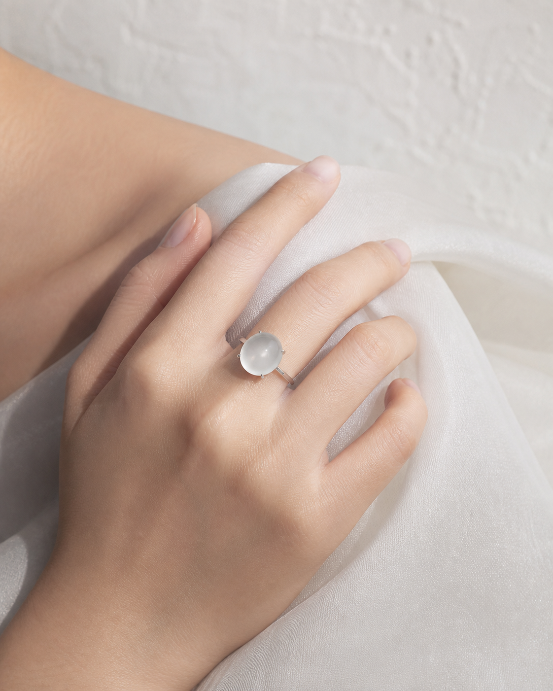 White-ice natural Feicui ring from the Moon Veil collection